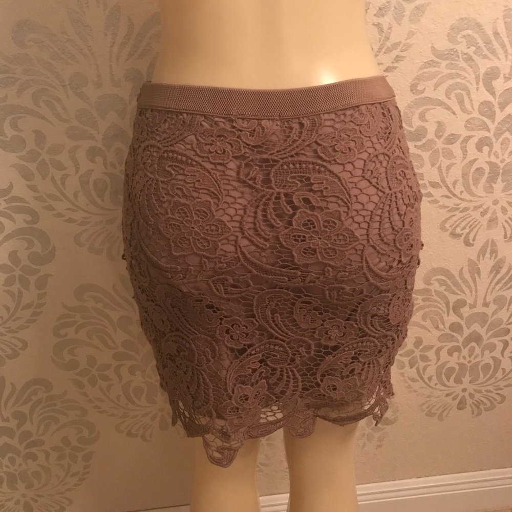 Lace skirt
